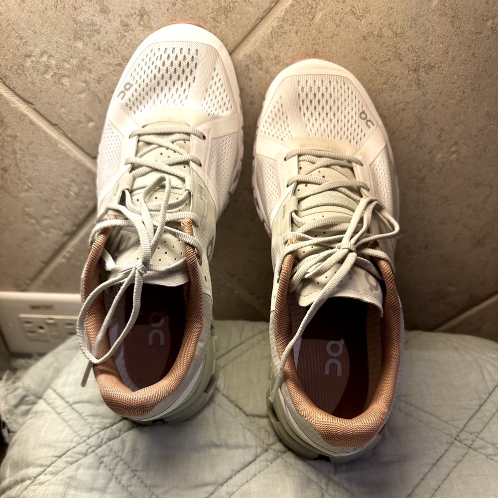 Women’s On Running Shoes 7.5